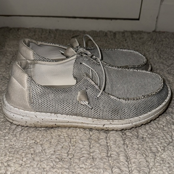 Hey Dude shoes Women’s size 6, men’s size 4.5 - Picture 4 of 6